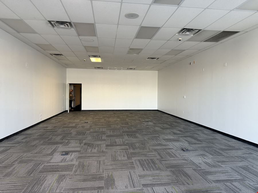 RETAIL CENTER | SHADOW-ANCHORED BY WALMART
