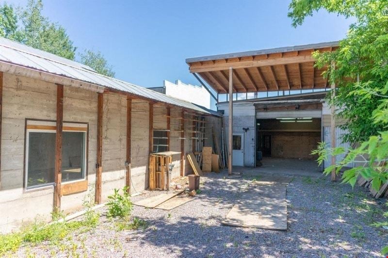 32 1st Ave West