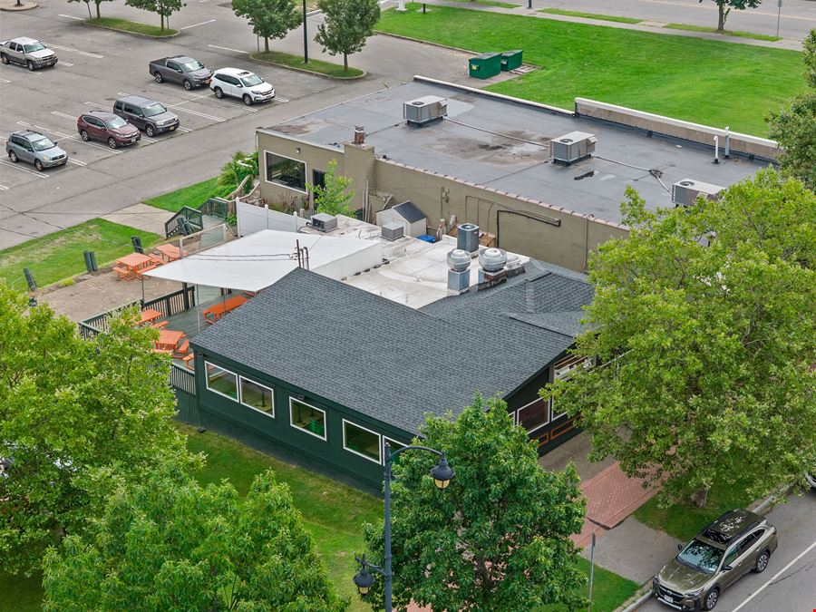 4776 Lake Ave