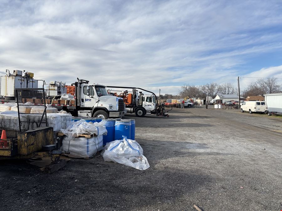 Kennewick Industrial Building + Yard