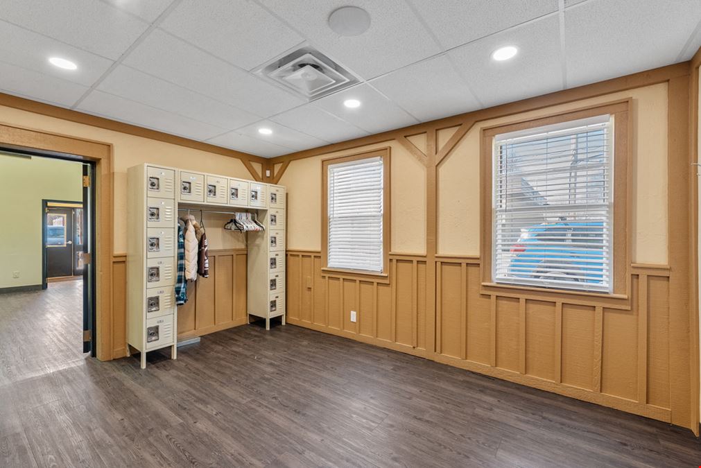 W208N16900 N Center St