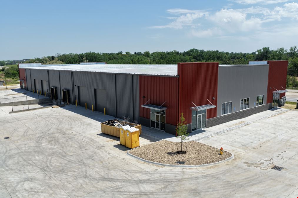13770 Hwy 370 - Industrial Building
