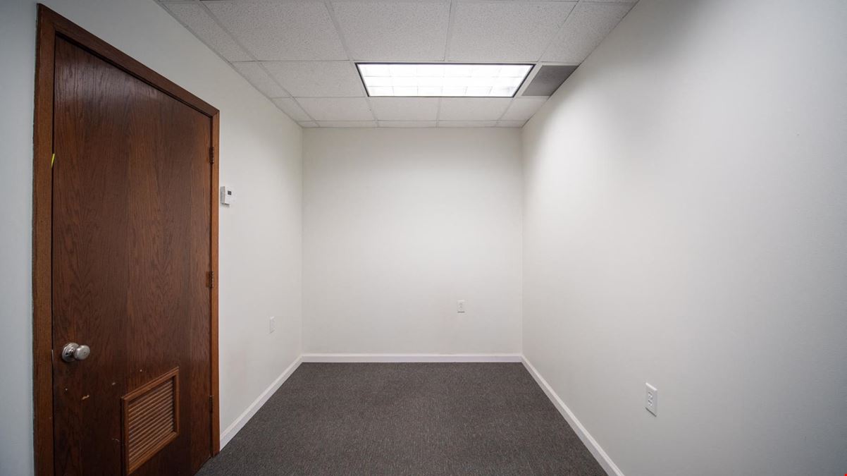 Turn key Professional Suite with Onsite Parking