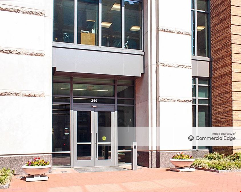 240-290 West Nationwide Blvd