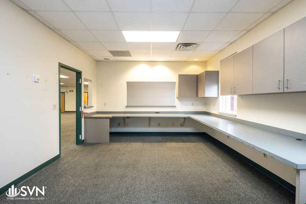 Mid Sized Office Suite - Richmond KY For Lease