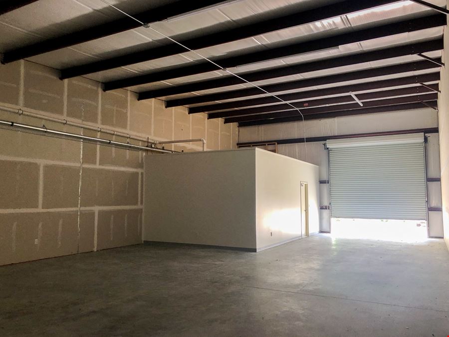 Office / Warehouse Suite near Essen / Perkins Intersection