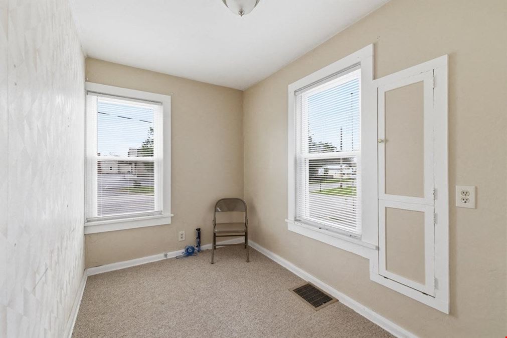 900 E Main St