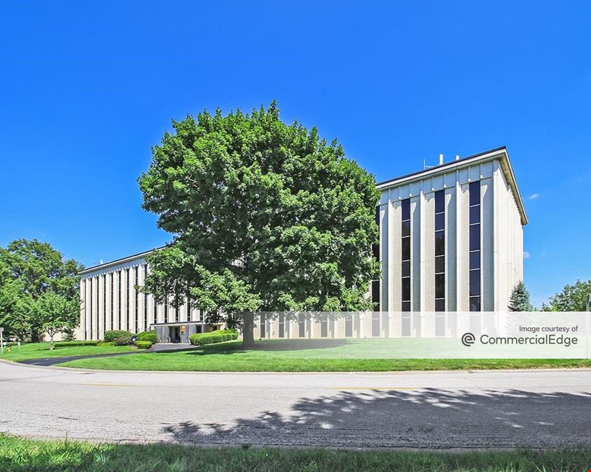 Cloverleaf Building 2