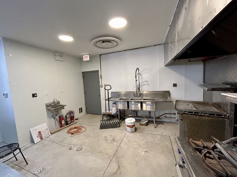 3400 W Evergreen - 2nd Gen. Restaurant Space - 2,000 SF