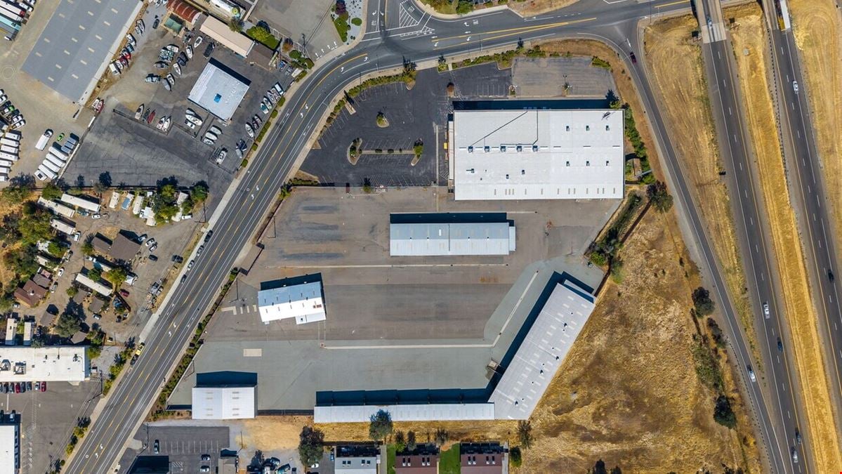 ±89k SF (6 BLDGS) Meek’s Lumber & Hardware