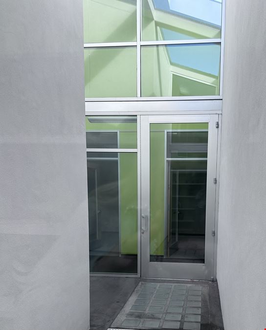 482 W Macarthur Blvd