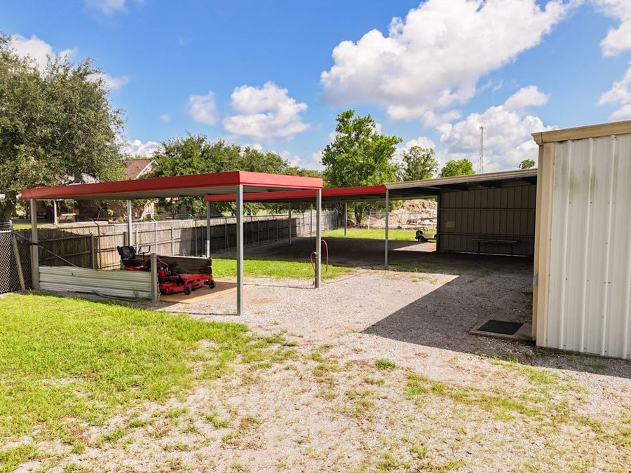 ±2,481 SF Commercial Building Near I-10 and Margaritaville Resort