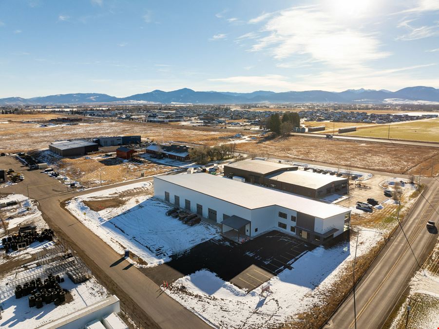 Clear Span Warehouse Space