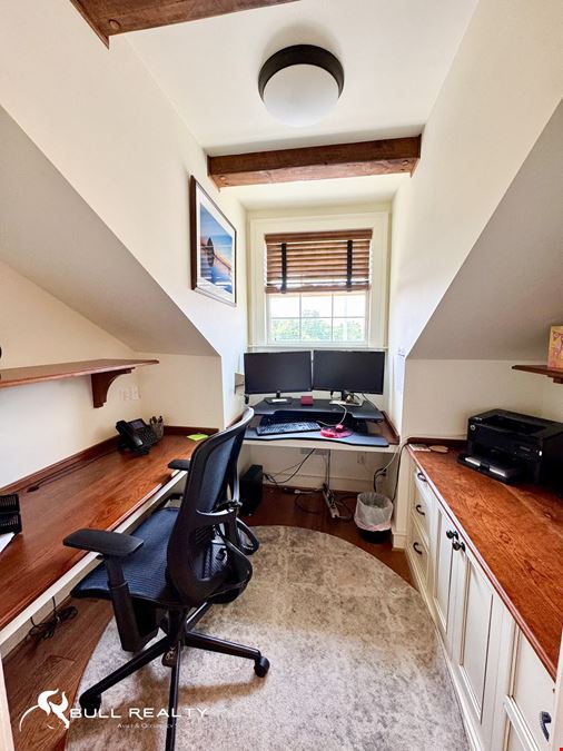 ±2,086 SF Office Suite