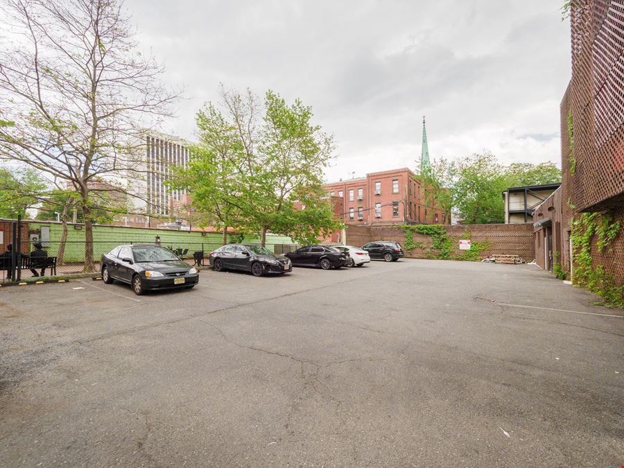 160 University Ave