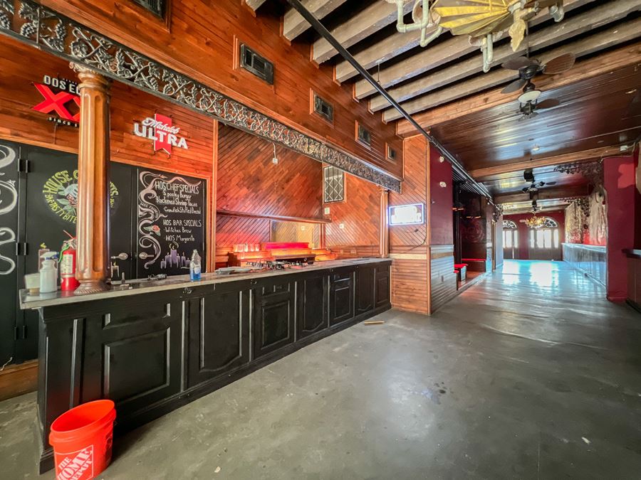 Turnkey Bar in the Heart of the French Quarter - Sale/Lease
