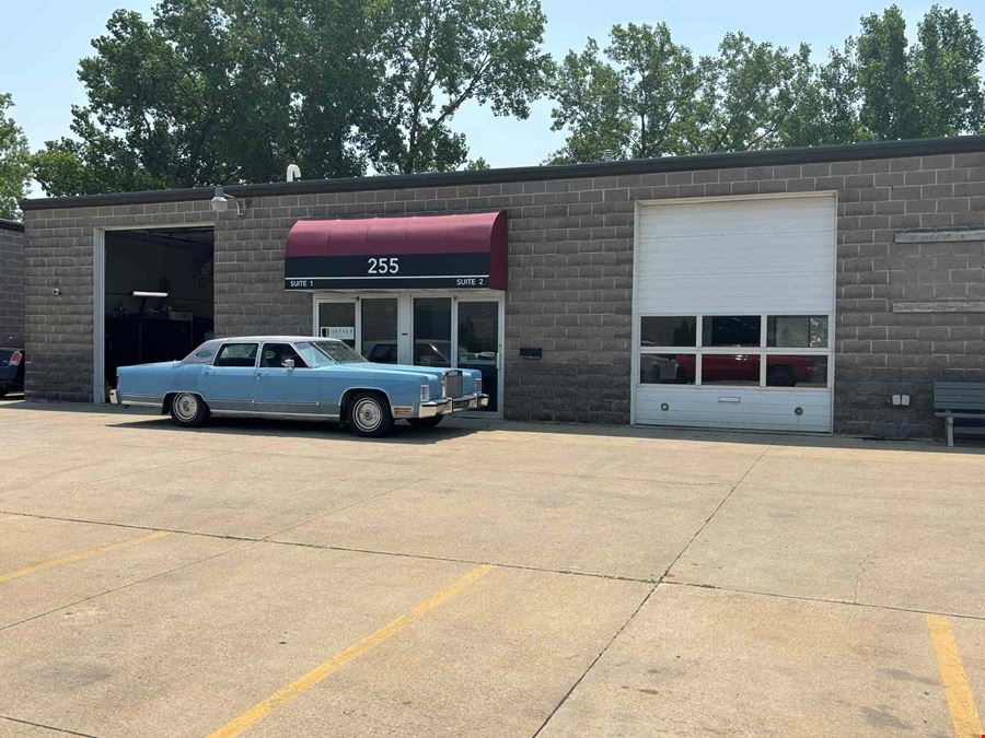 255 Classic Car Ct SW
