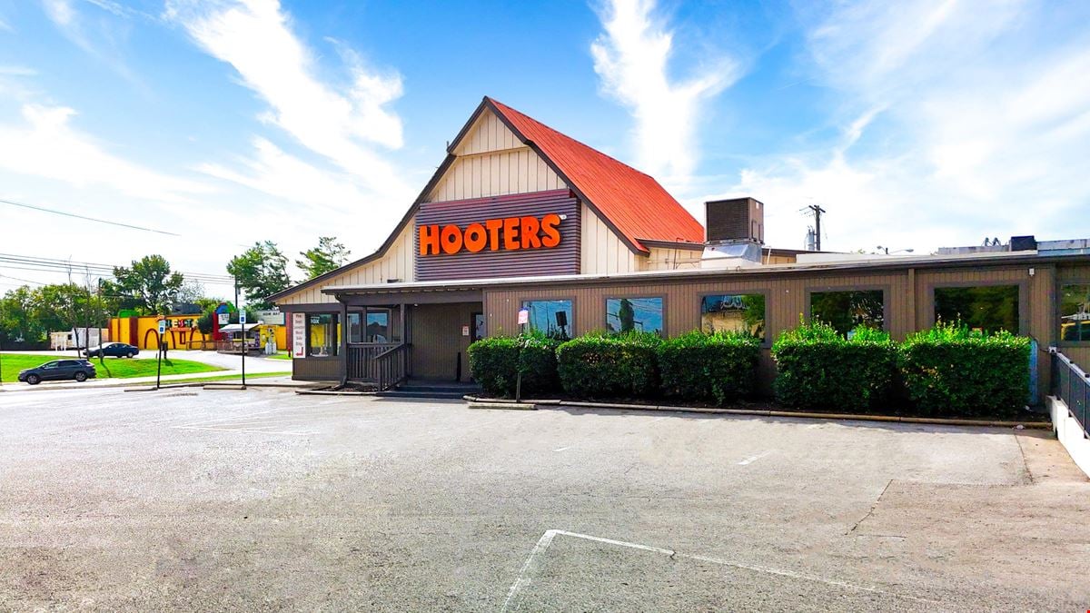 Hooters | Nashville, TN