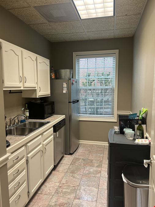 CLASS A OFFICE SPACE AVAILABLE FOR SUBLEASE