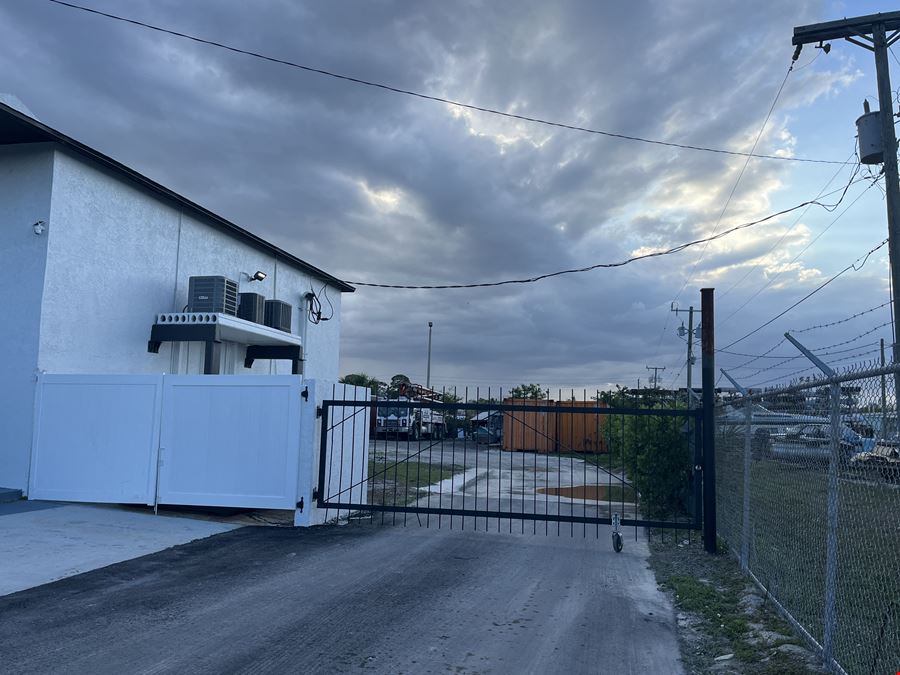 2700 Evans Ave