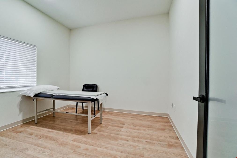 AMAZING INVESTMENT OPPORTUNITY ON UNIVERSITY PKWY.!