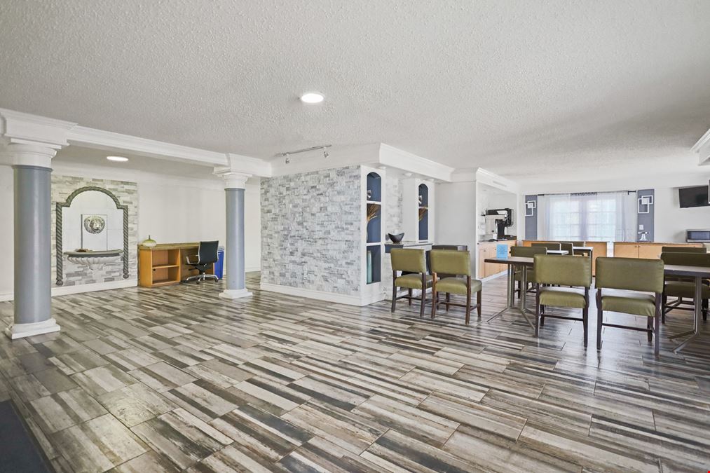 Baymont by Wyndham - Downtown Civic Center