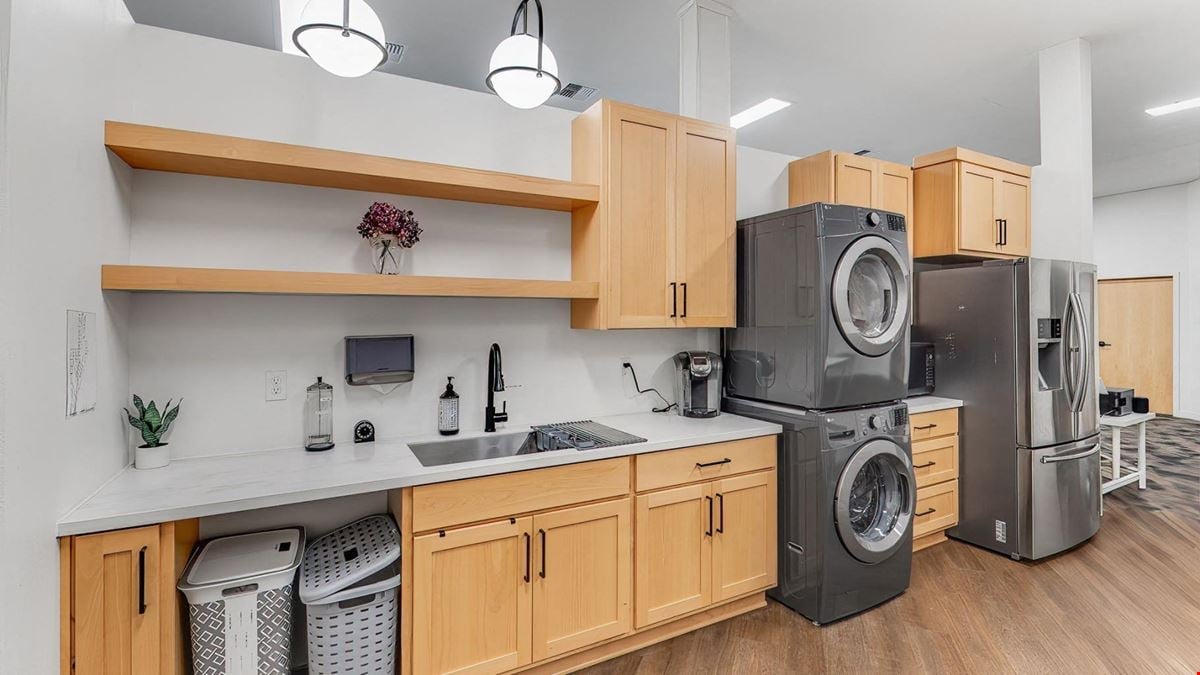 711 Vandercook Way