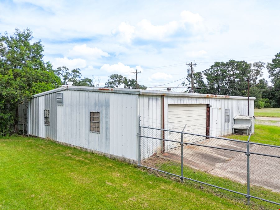 ±4,000 SF Industrial Property with Yard – Multi-Tenant Potential