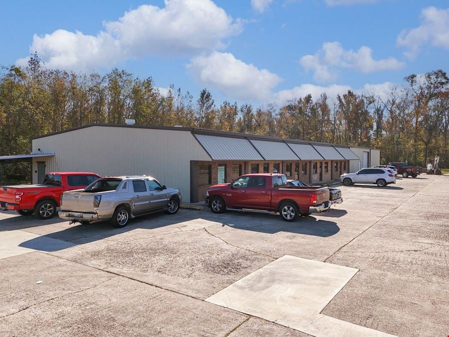 ±11,000 SF Commercial Building on a Signaled Intersection Corner Lot