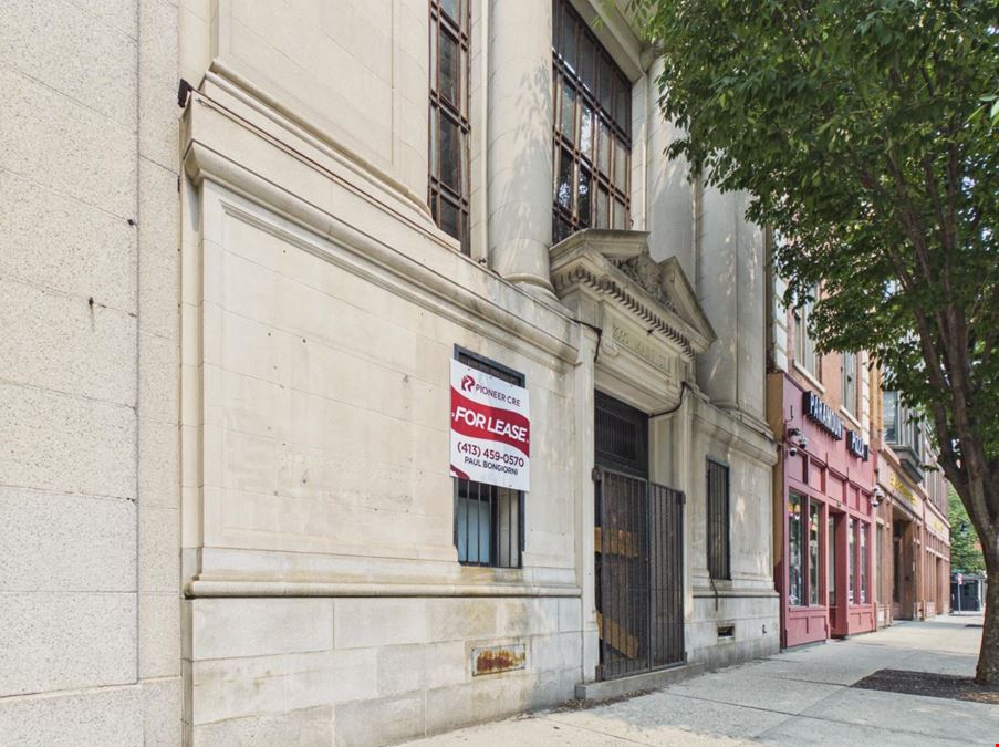 1665 Main St
