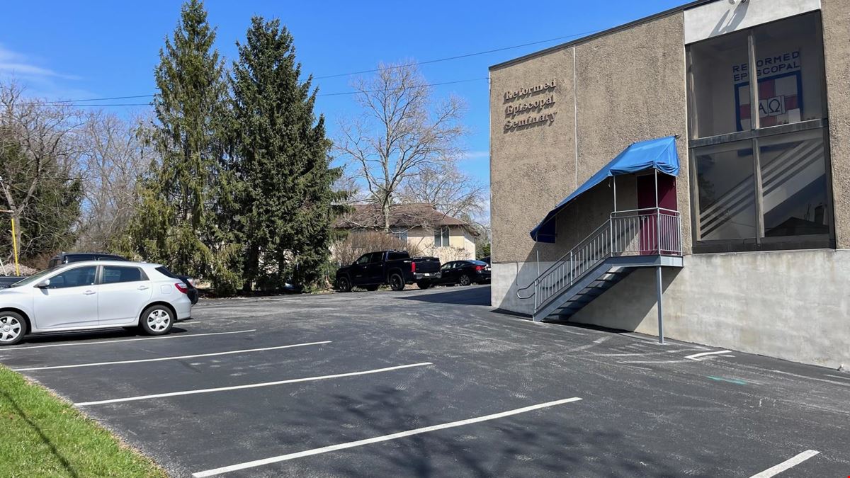 Office Building in prime Blue Bell Location