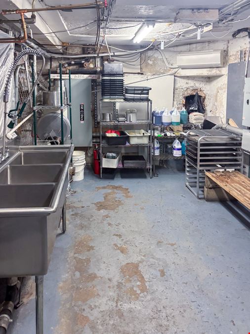 500 SF | 558 Driggs Avenue | Built Out Restaurant/Retail Space for Lease