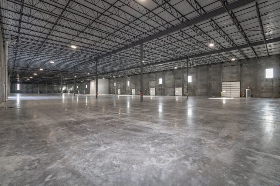 ±83,400 SF Industrial Class A BDLG Cedar Valley Crossing
