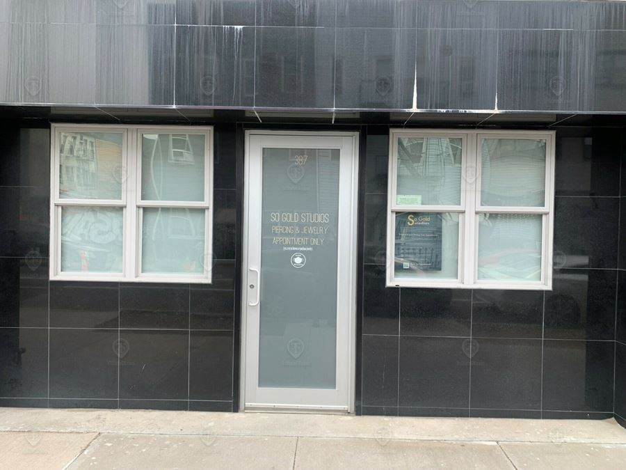 550 SF | 387 Manhattan Avenue | Glass Frontage Retail/Office Space For Lease