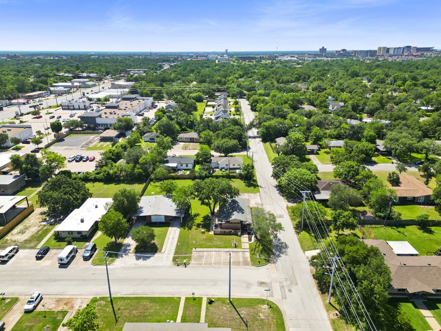 Versatile Mid-Century Office with Suites & Courtyard – Near Midtown & Texas A&M