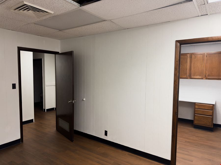 Multi-tenant - 7064 SF