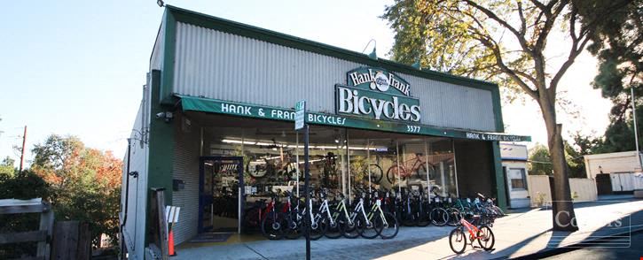 RETAIL BUILDING FOR SALE