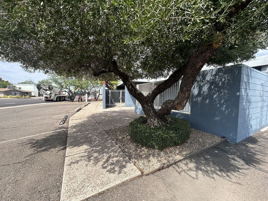 506 E Camelback Rd