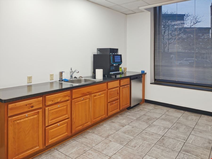 HQ - Waukesha - 259 W Broadway