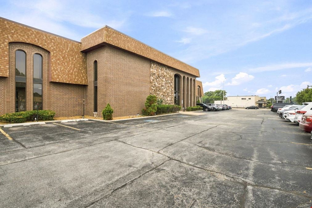 4647 W 103rd St, Unit 2B-2F, Oak Lawn, IL