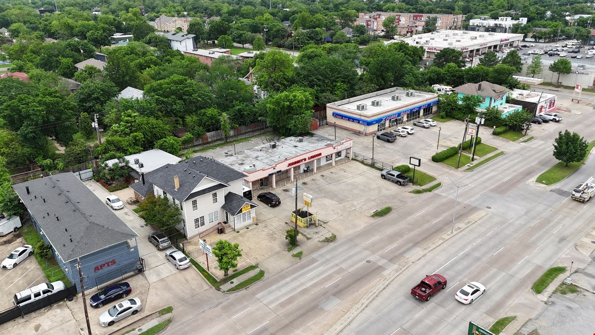 Johnny's Plaza