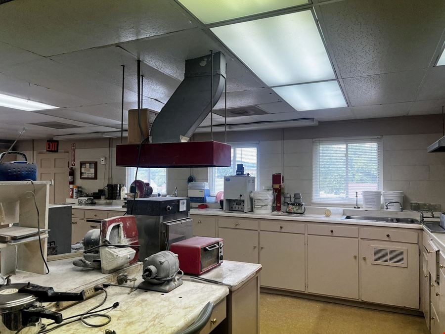 Freestanding Salem Office | 1,000 SF