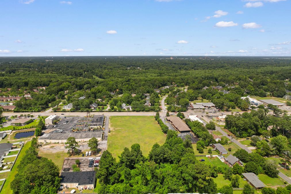 Commercial lot on 2nd Loop Rd.