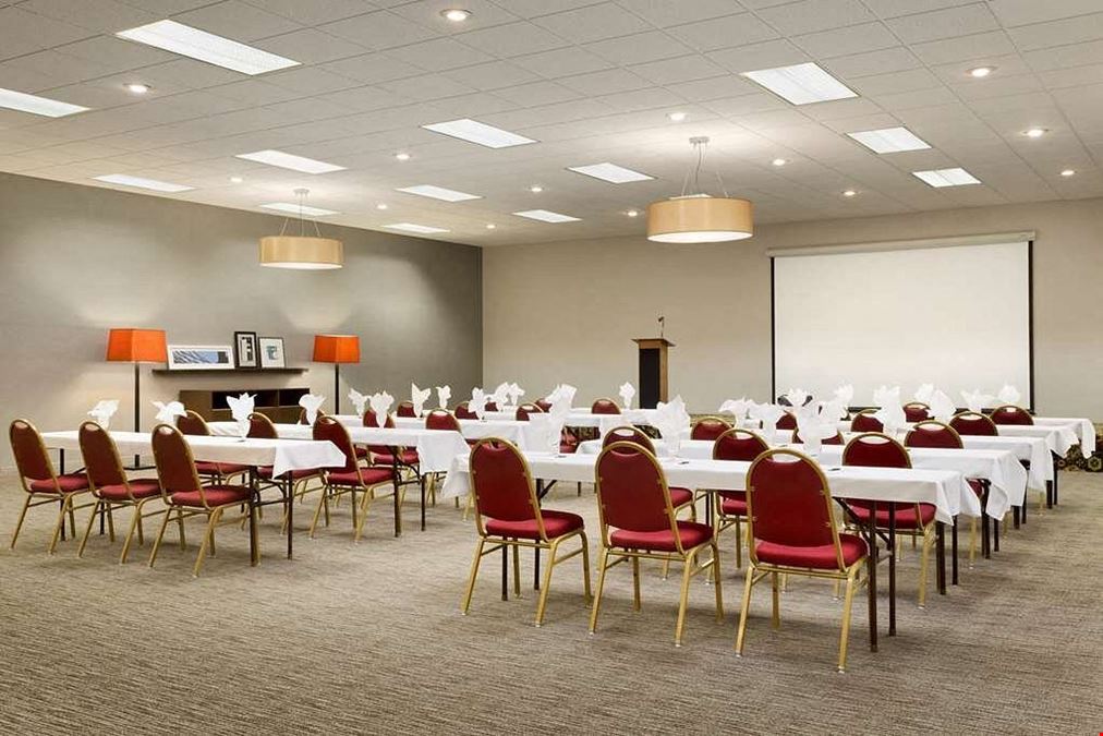 Country Inn & Suites Sidney
