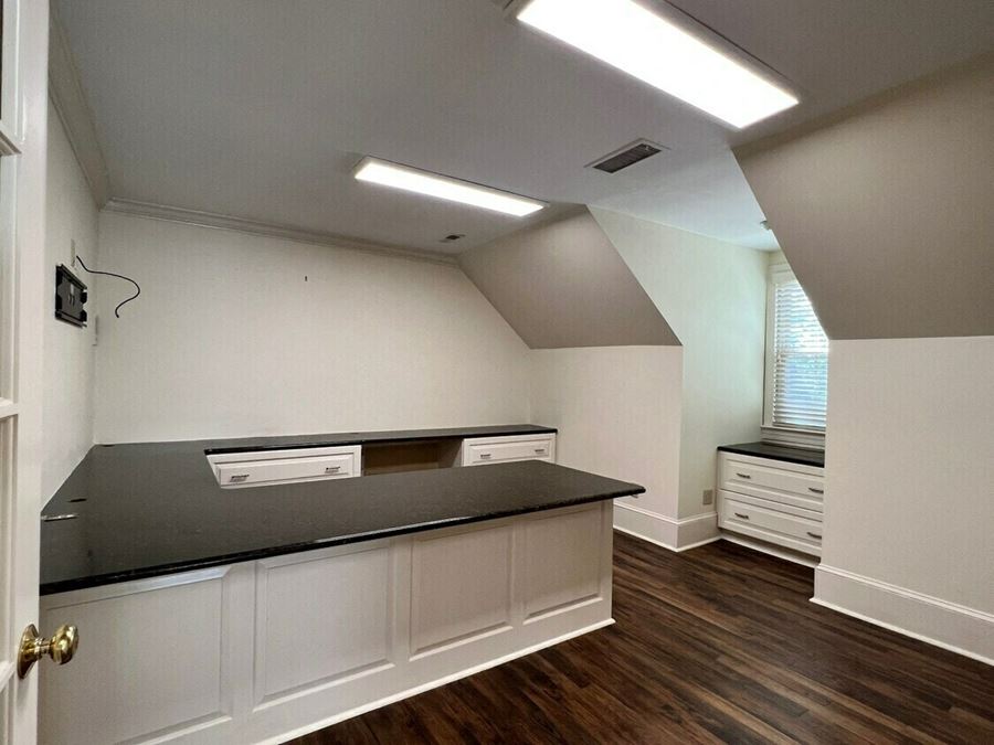 1407 Calhoun St