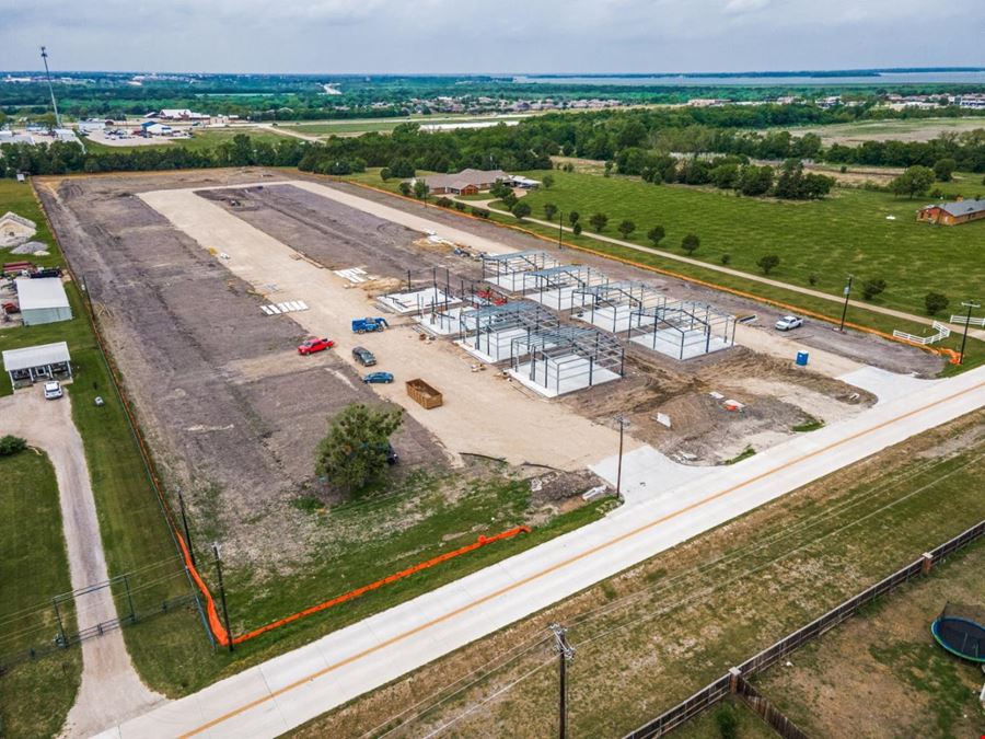 10446 CR 484 - 1600 SF warehouse suites