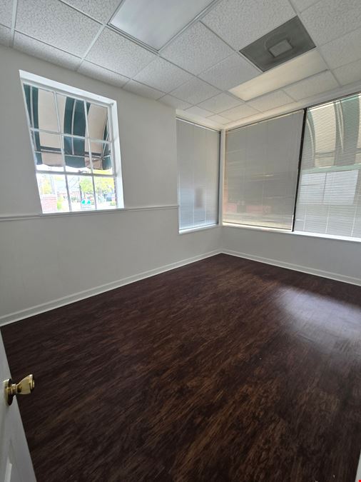 3 E Hampton Ave