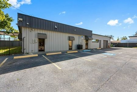 Preview of Industrial space for Rent at 4412 W Osborne Ave
