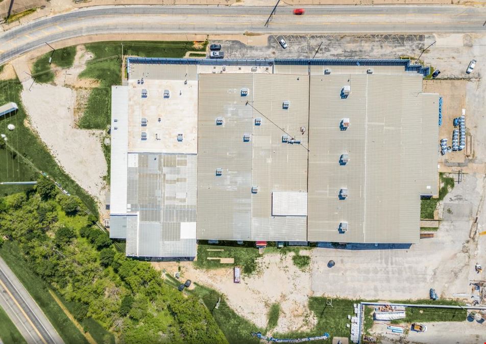REO Sale ±123K SF Distribution/Manufacturing Facility