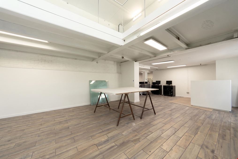 1,150 SF | 234 Varet Street | Retail Showroom With Mezzanine Level for Lease